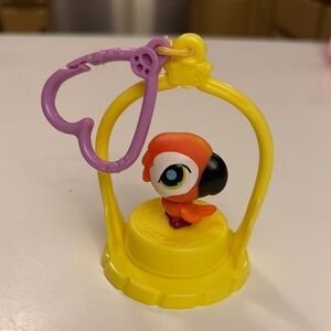 2006 McDonalds Littlest Pet Shop (LPS) Parrot with Bag Clip